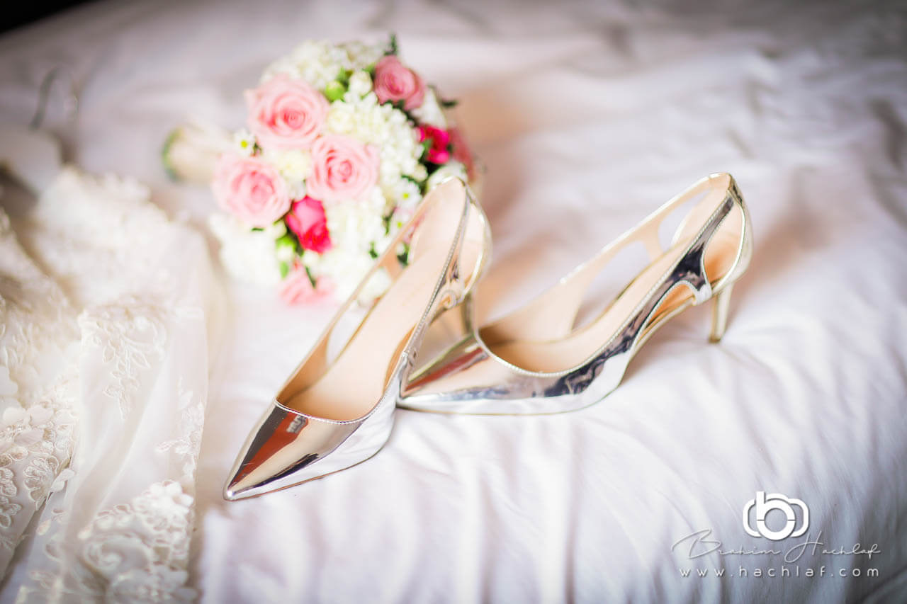 Détails mariage chaussures bouquet photographe Nantes