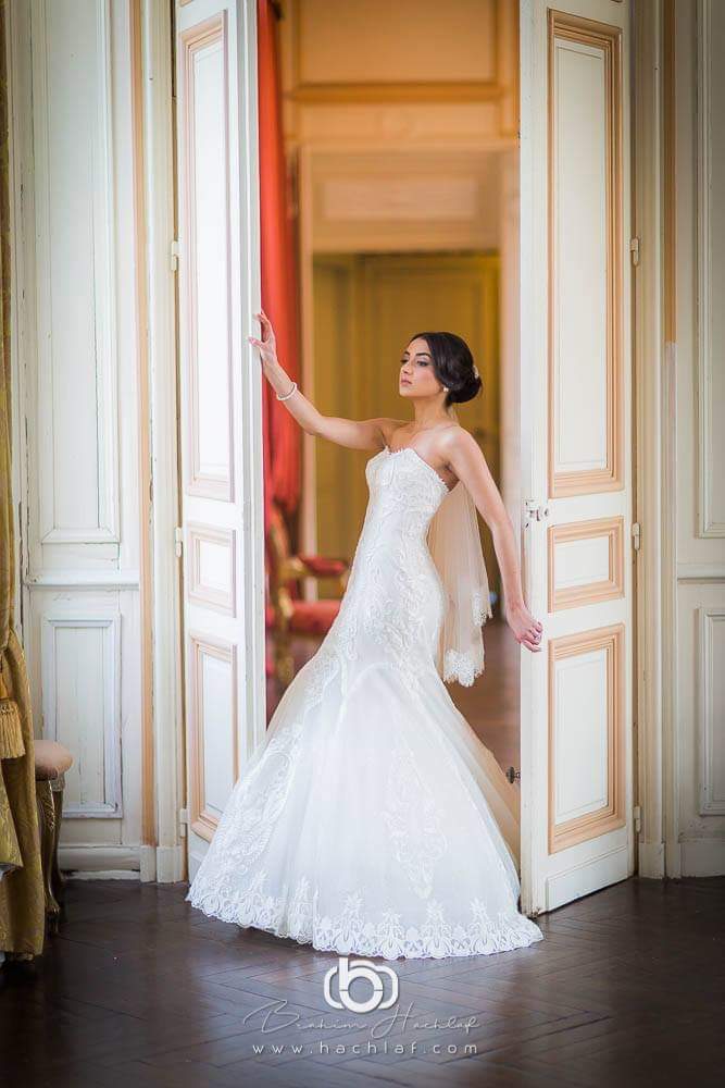 Mariée porte château photographe mariage Nantes