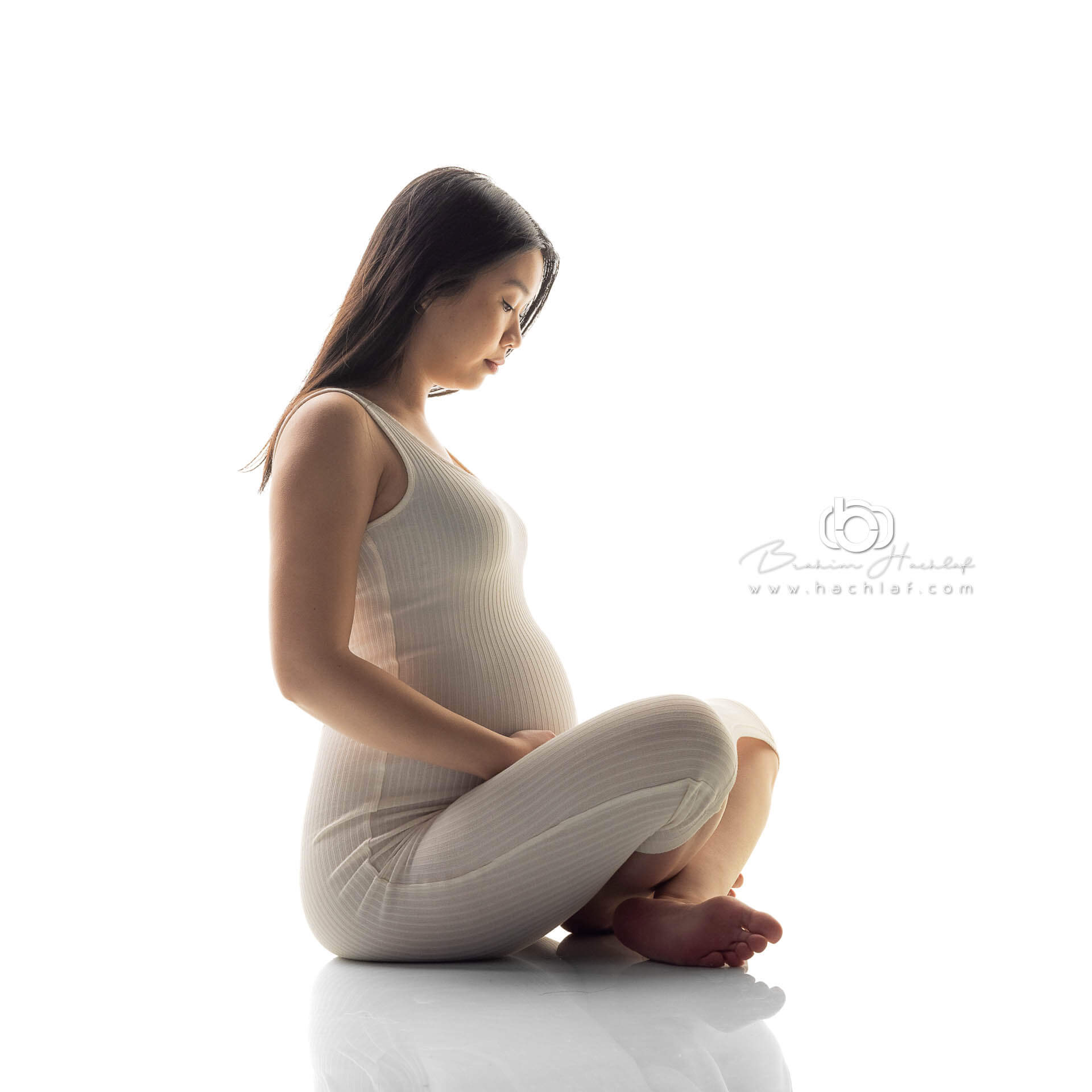 Photo grossesse studio Nantes lumière